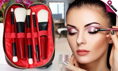 Mini Makeup Brush Set with Travel Case!